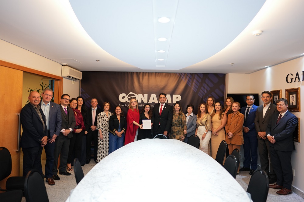 CONAMP entrega manifesto de apoio ao Pacto Nacional de Enfrentamento ao Feminicídio ao Ministério das Mulheres